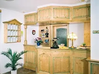 Matterhorn Valley Appartement Hotel Des Alpes * 格雷兴