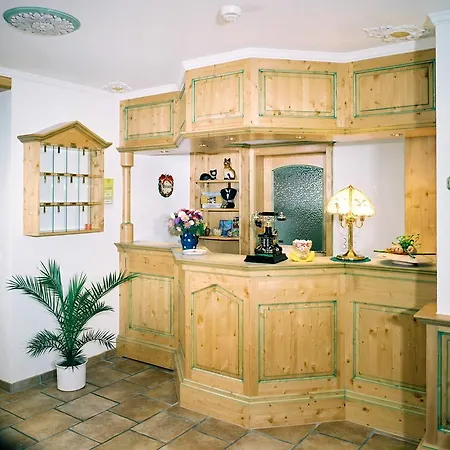 Matterhorn Valley Appartement Hotel Des Alpes 格雷兴